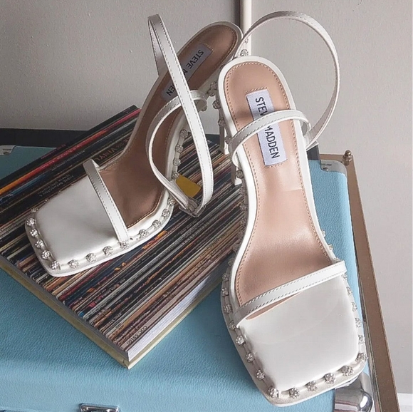 NWOT Steve Madden White Embellished Rhinestone Trim Sandal Heels - Picture 2 of 5